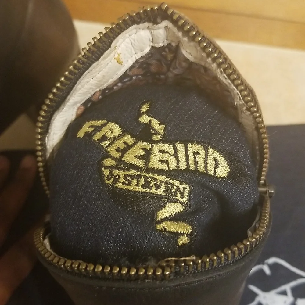 Shoes - Picture 5 of 7